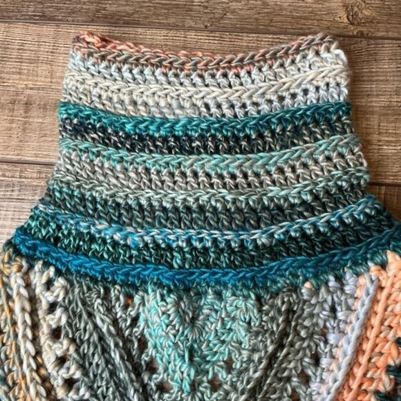 Handcrafted Crochet Cowl Neck Scarf With Fringe New Handmade by Seller Knit - Picture 15 of 16